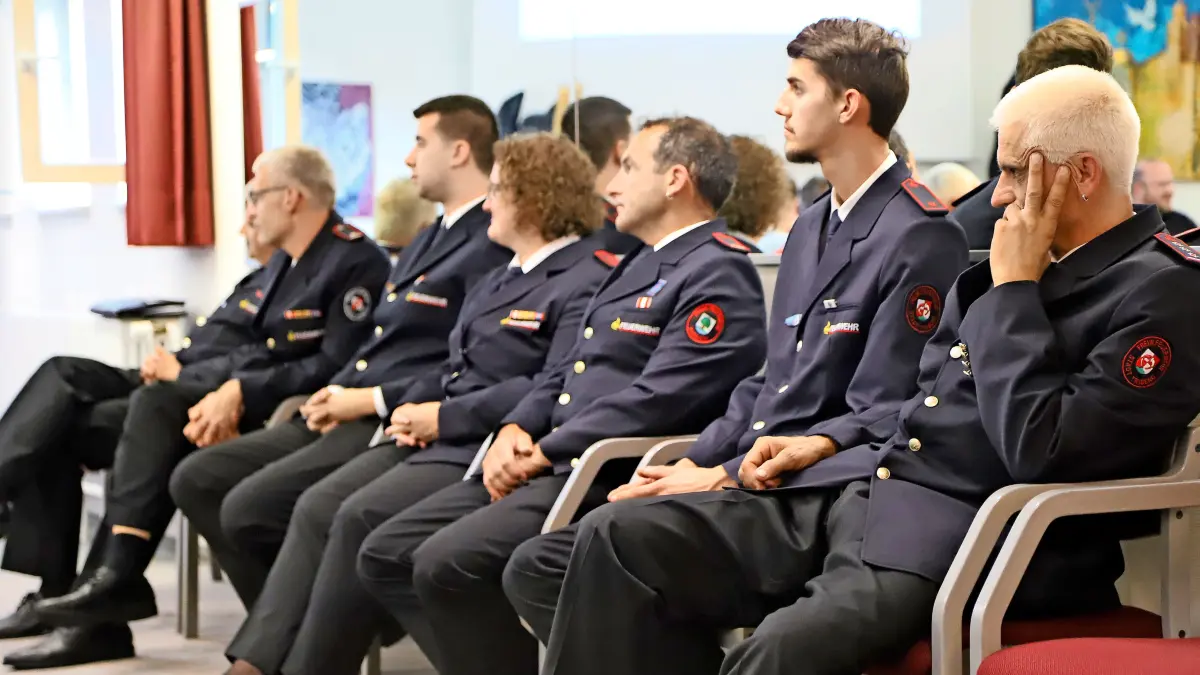Wenn viele Uniformierte in einer Gemeinderatssitzung auftauchen, geht es in der Regel um Belange der Feuerwehr.