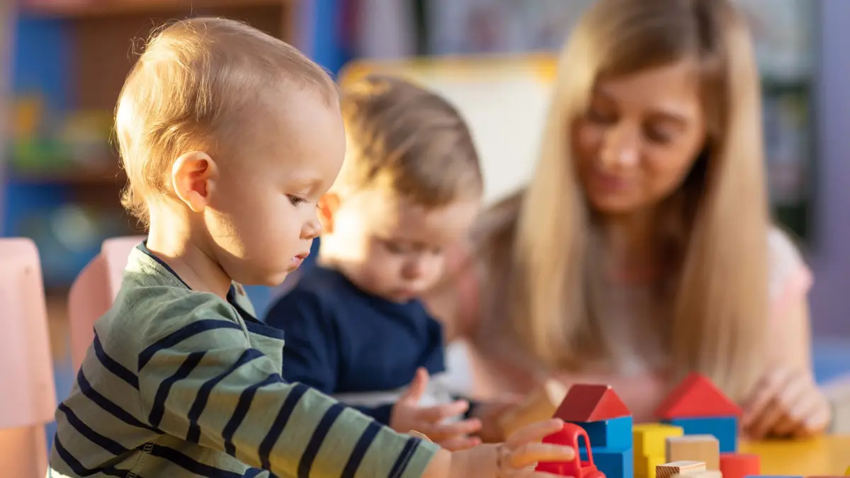 Die Gebühren für Kinderbetreuung steigen in Oberndorf deutlich an. (Symbolbild)