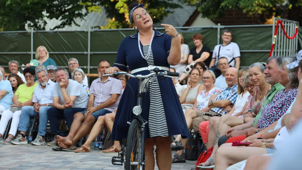 Susi Dilger brilliert in „Familie à la Gelati“ als die obersympathische Eisdielenbetreiberin Antonella.