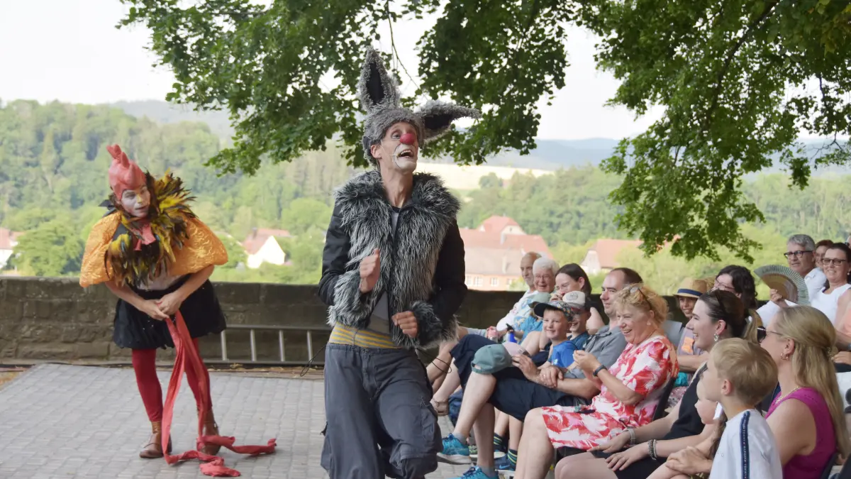 Das Publikum hat im Bockshof bei sommerlichen Temperaturen einen märchenhaften Abend erlebt.