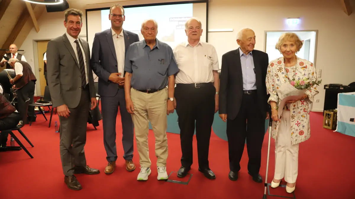 Geehrte Mitglieder der CDU St. Geogen mit „Offiziellen“: OB und Kreisvorsitzender Erik Pauly, Landtagsmitglied Andreas Braun, Erwin Kopp (50 Jahre), Vorsitzender Heinrich Seebacher sowie Ewald Aberle (50 Jahre) und Margret Papst (40 Jahre)