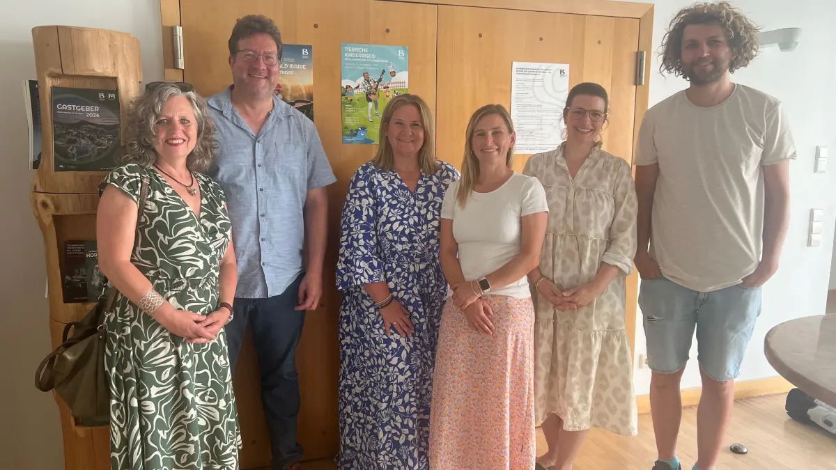 Das neue Team der Schulsozialarbeiter (von links): Schulleiterin Karin van Kemenade, Schulleiter Oliver Balle, Schulsozialarbeiter Anna-Lisa Müller, Michaela Hinsberger, Nanette Schuler und Moritz Rothfuß