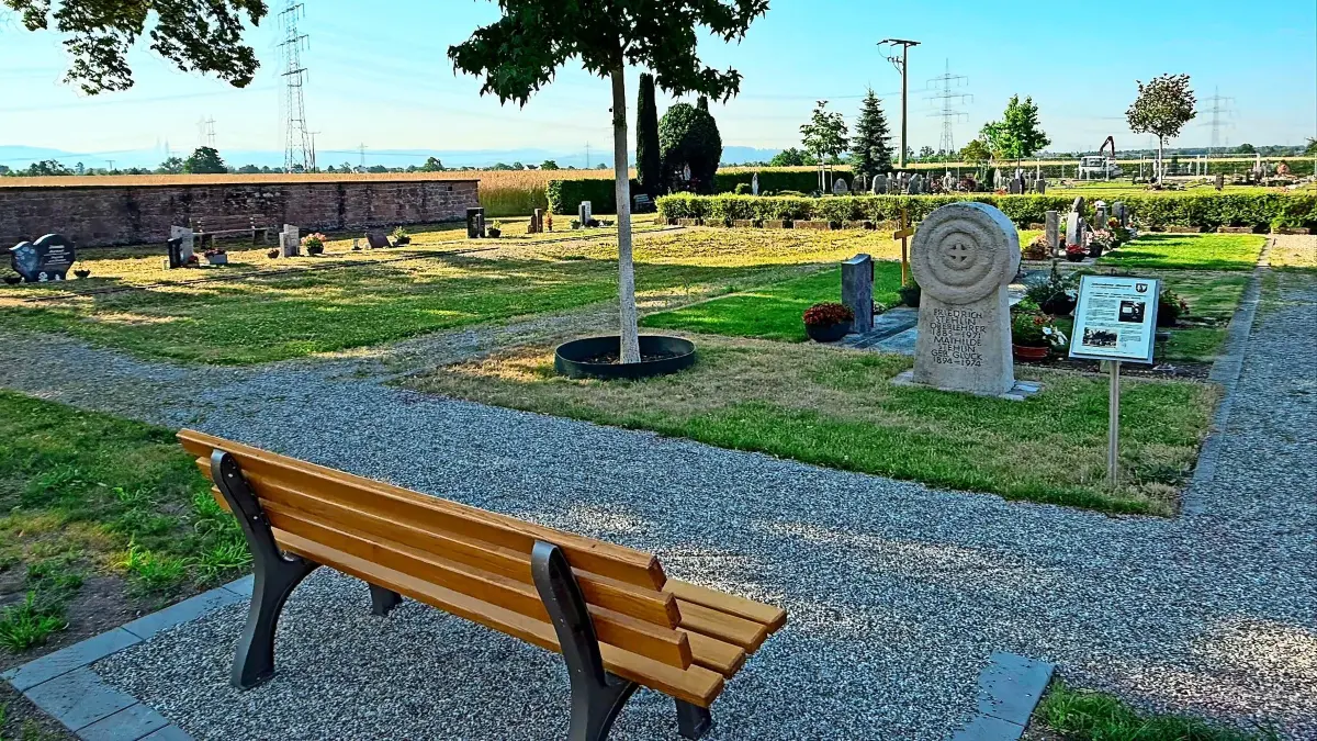 Auf dem Kappeler Friedhof wurde ein Gedenkplatz für Karl-Friedrich Stehlin errichtet. Neben seinem Grabstein steht eine Infotafel, die an sein Leben erinnert.