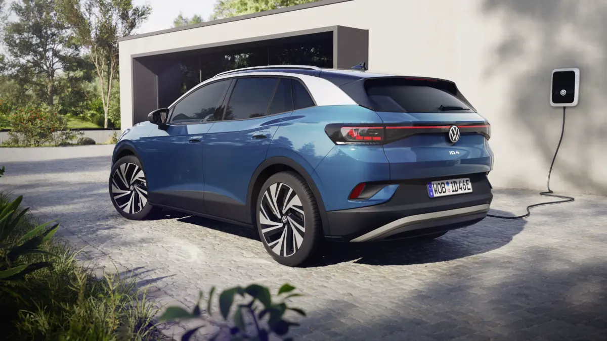 Teilnehmende Haushalte laden ihr Elektroauto wie gewohnt, während die Ladezeiten im Hintergrund automatisch optimiert werden.