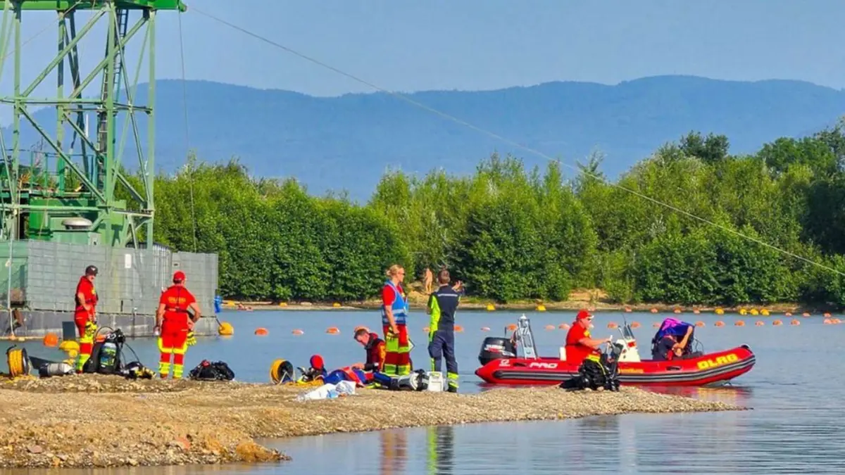 Zahlreiche Einsatzkräfte rückten zu dem Kehler Baggersee aus, um den untergegangenen Mann zu finden.