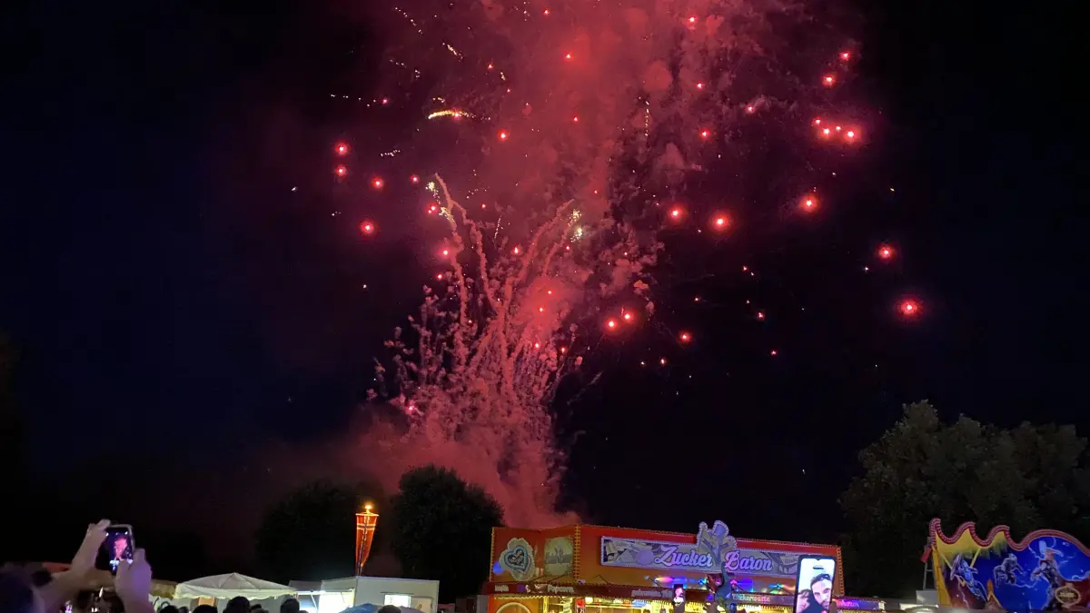 Traditioneller Schlusspunkt des Irma-West-Festes: das Musikfeuerwerk auf dem Festplatz.