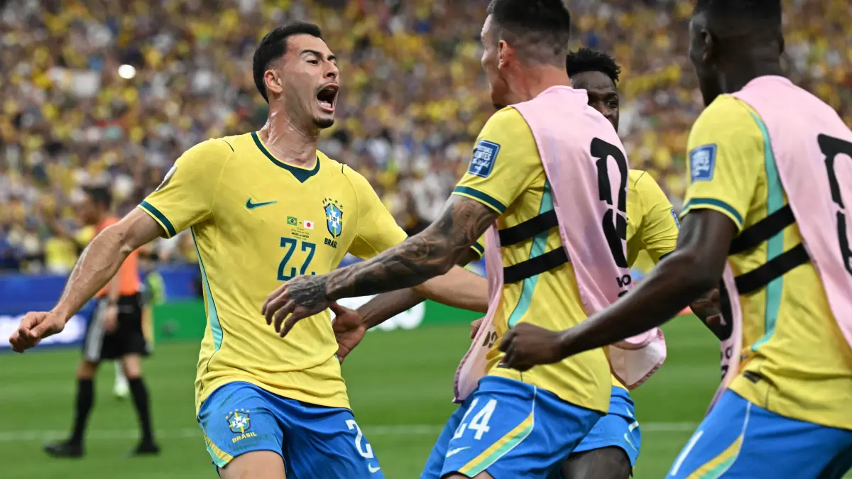 FBL-WC-2026-MATCH76-BRA-JPN: Brazil's forward #22 Gabriel Martinelli (L) celebrates with teammates after scoring his team's second goal during the 2026 World Cup round of 32 football match between Brazil and Japan at the Houston Stadium in Houston on June 29, 2026. (Photo by Paul ELLIS / AFP)