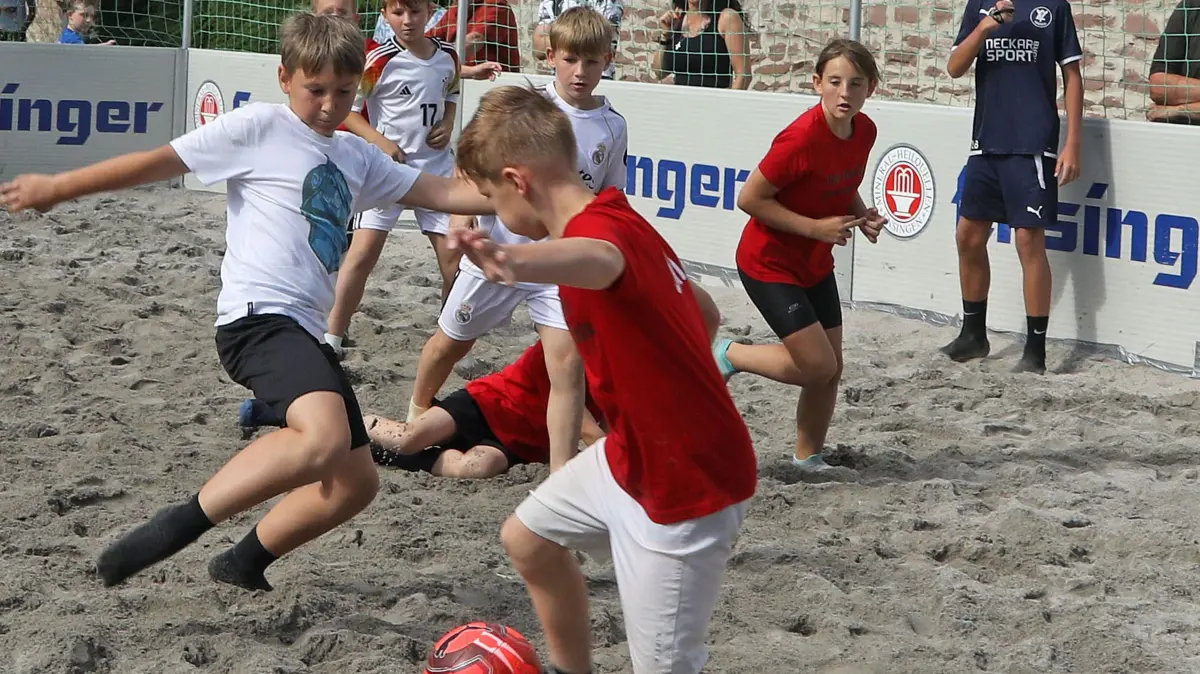 Für die Grundschüler ist das Boysen-Beach-Soccer-Turnier auf Rheinsand immer wieder ein Highlight.