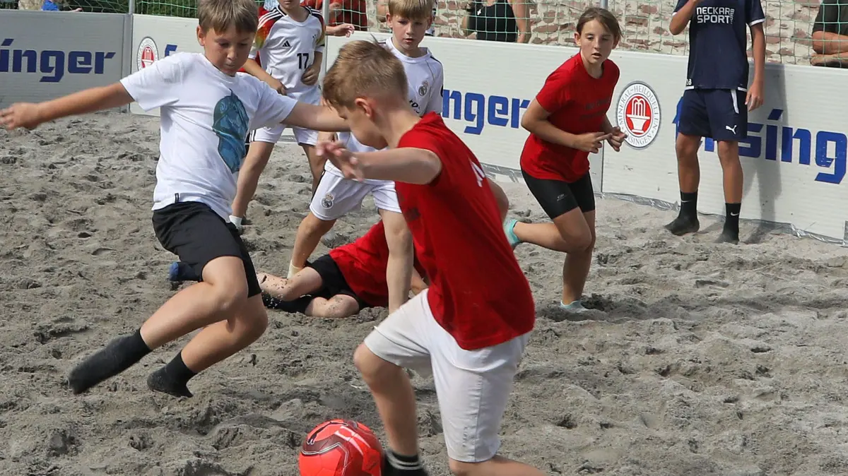 Für die Grundschüler ist das Boysen-Beach-Soccer-Turnier auf Rheinsand immer wieder ein Highlight.
