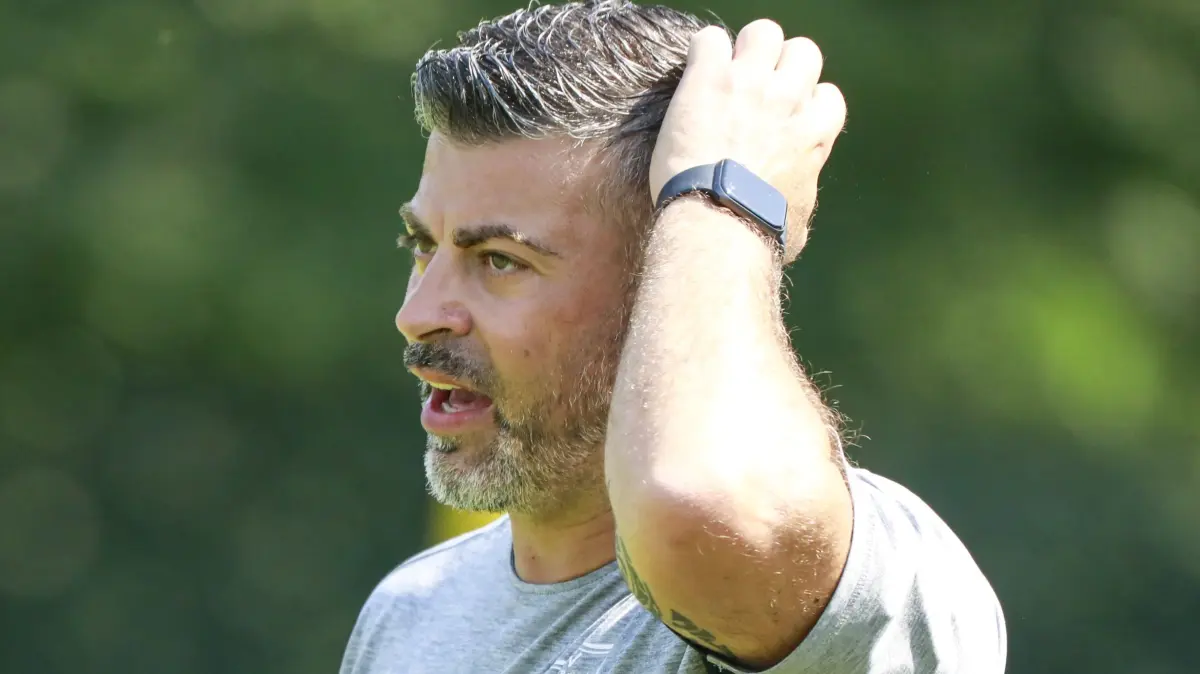 Angelo Cascio (FV Loerrach-Brombach (U23) Trainer), Bezirksliga Fussballspiel, FV Loerrach-Brombach (U23) vs. BFCF, am Sonntag, den 15. August 2021 / Sportanlage Gruett in Loerrach (Deutschland).