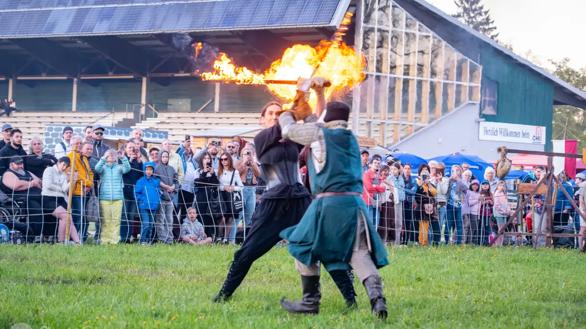 Bei den Mittelalterevents von Fabula Corvinus gibt es auch Ritterturniere. So ähnlich könnte es auch bei den Mittelaltertagen in Wiesenstetten aussehen.