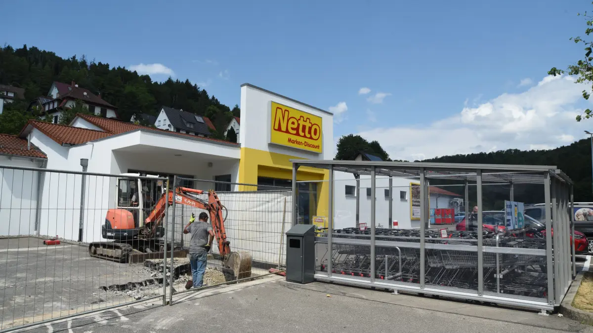Arbeiten an der Verdolung beim Haiterbacher Netto-Markzt
