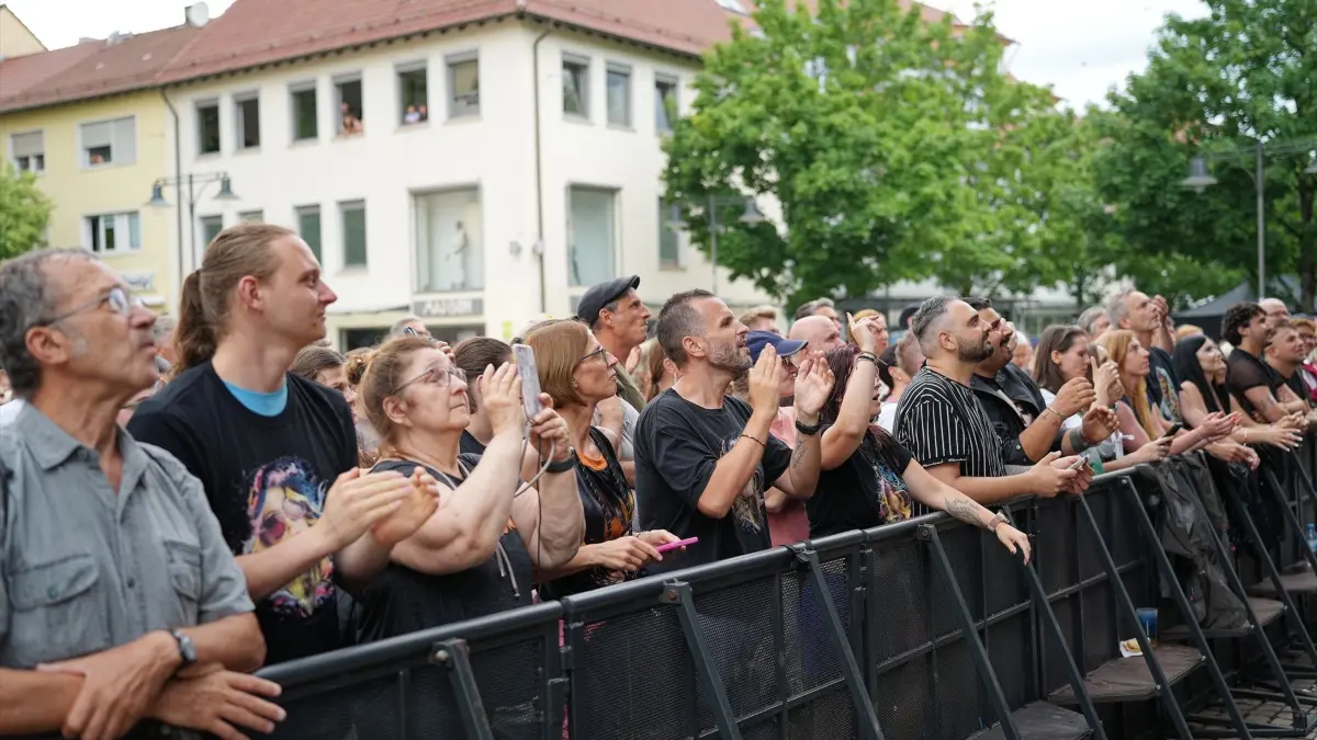 Zahlreiche Besucher beim Open Air
