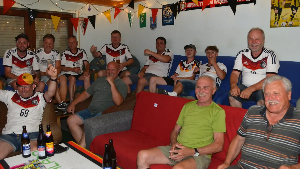 Vermeintliche Erleichterung im Tannheimer WM-Studio beim Public Viewing, ehe dann doch über dem Rio Paraná die Sonne aufging.