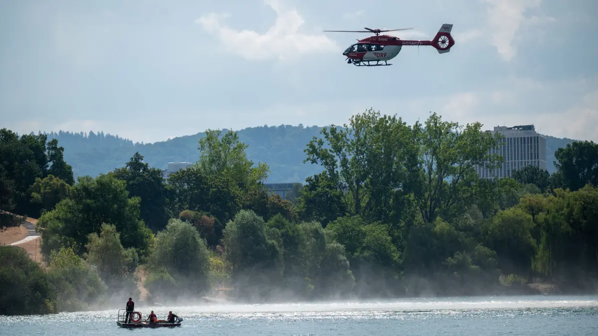 Kommunen, ABK, Feuerwehr, Hilfsorganisationen, Freizeit, Wetter, Stadtteile, Betzenhausen, Wasserrettung im Seepark im Flückingersee am 30.06.2026 mit Rettungshubschrauber Christoph 54.