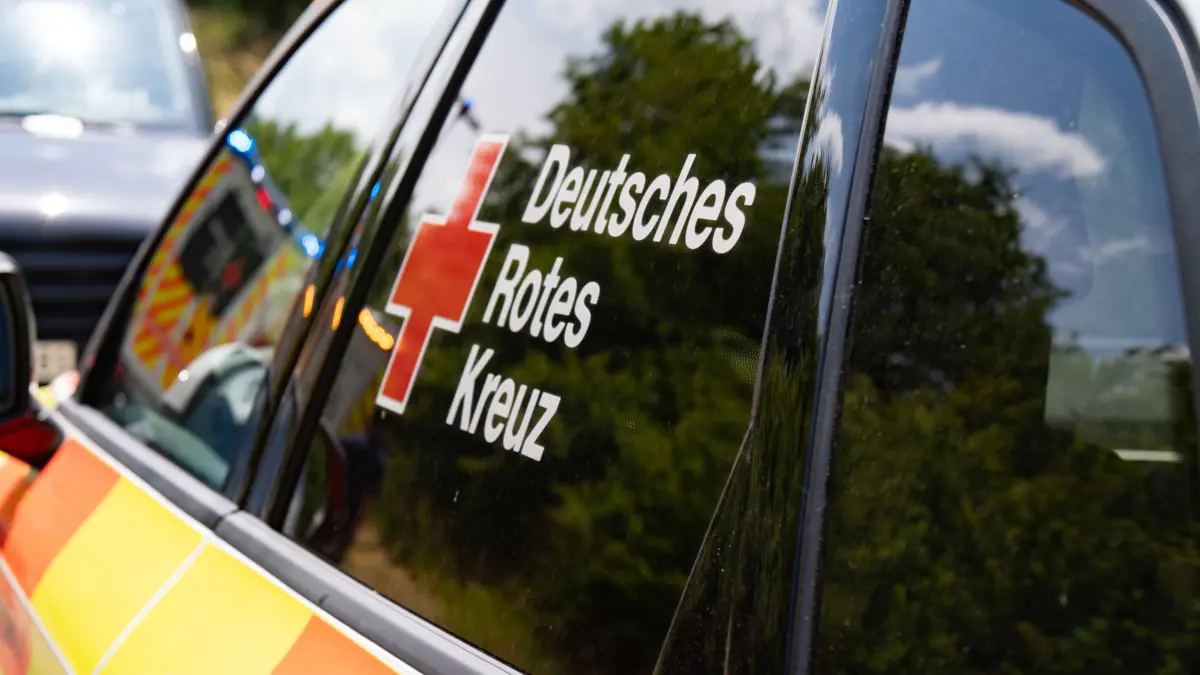 polifoto DRK Deutsches Rotes Kreuz Notarzt Blaulicht symbolfoto schwabo symbolbild rettungsdienst