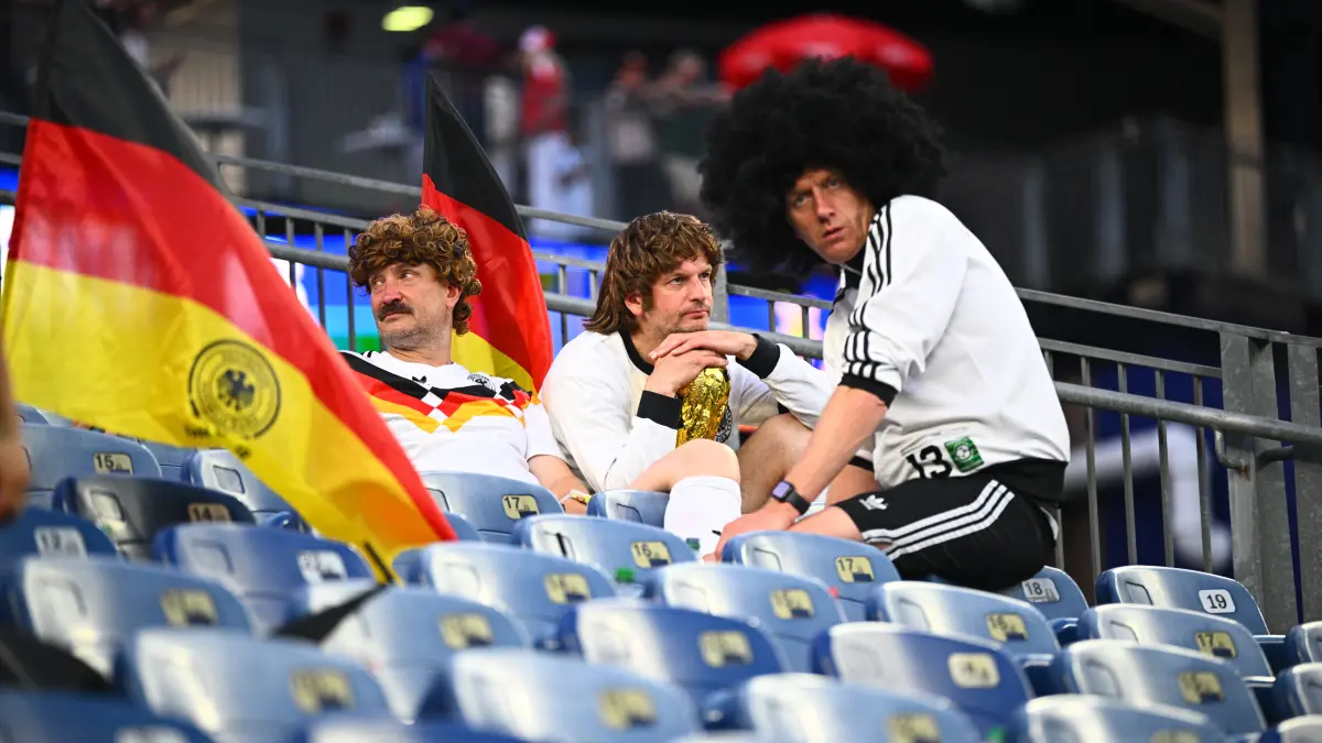 So wie diesen enttäuschten Fans vor Ort ging es zahlreichen Lahrern nach der bitteren Niederlage gegen Paraguay