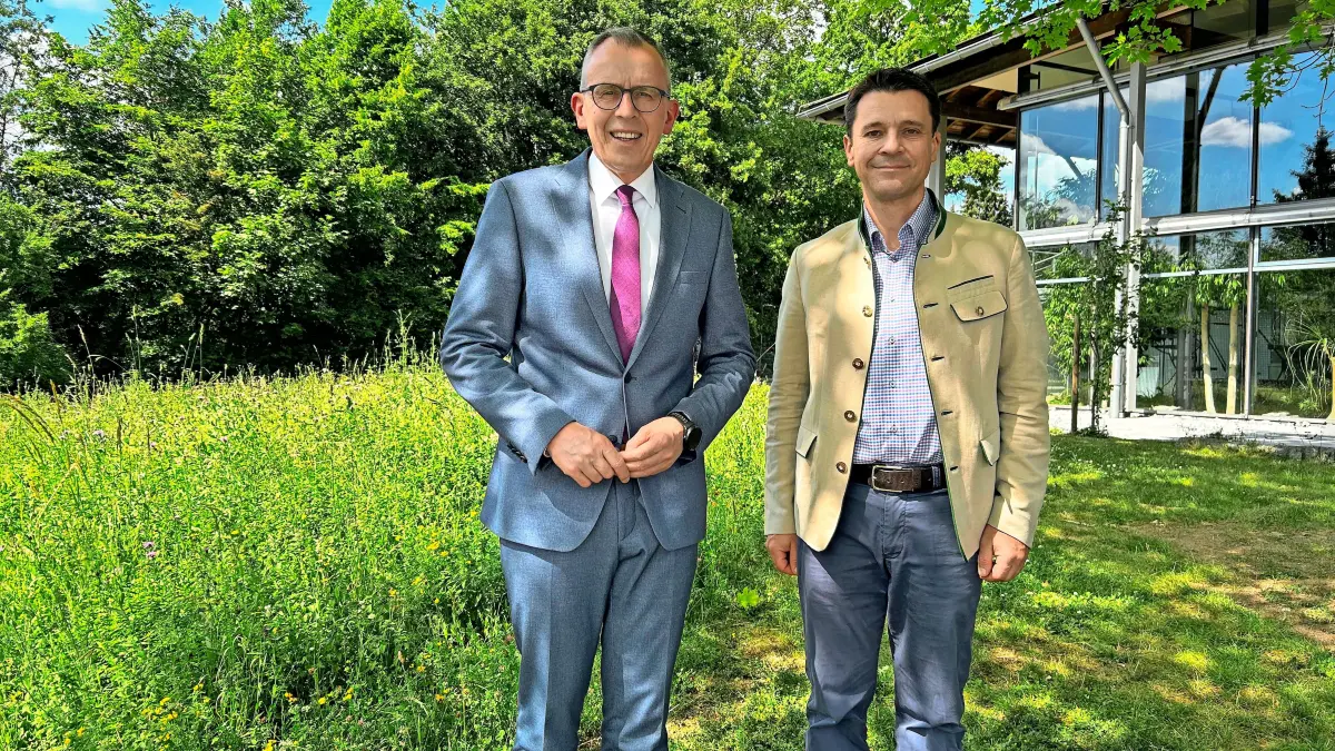 Landrat Sven Hinterseh traf jetzt den neuen Kreisjägermeister im Schwarzwald-Baar-Kreis Michael Pretzer aus Schönwald.