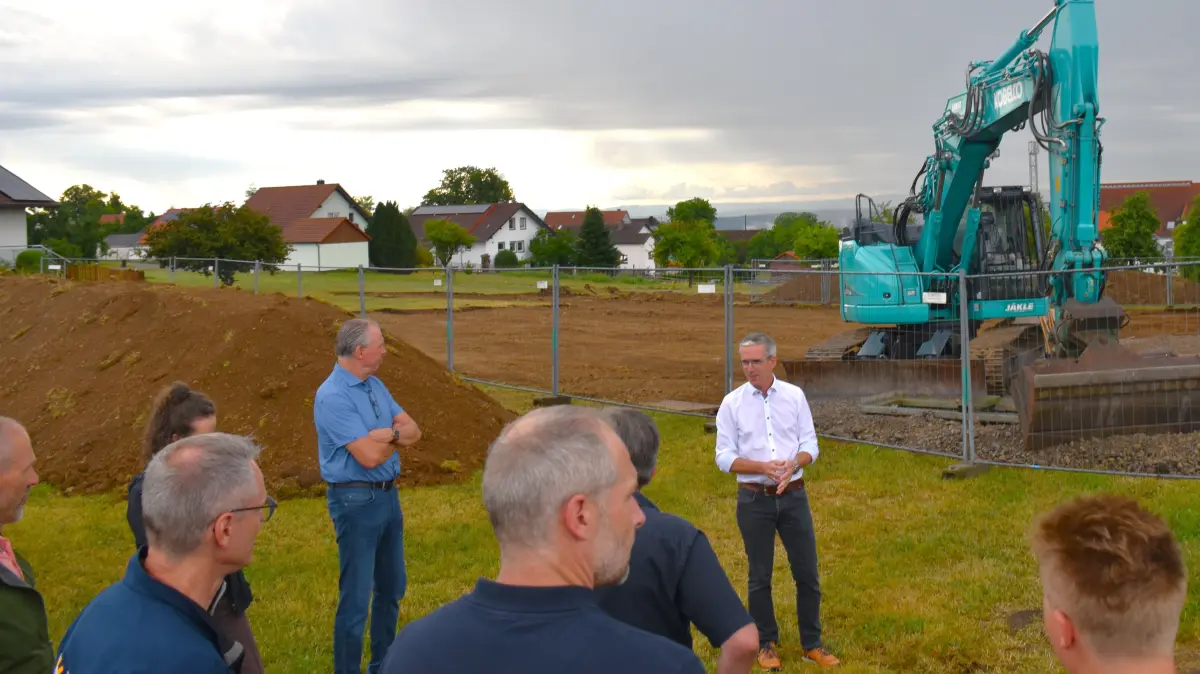 Bürgermeister Jens Keucher freut sich über den Baubeginn in Dürrenmettstetten.