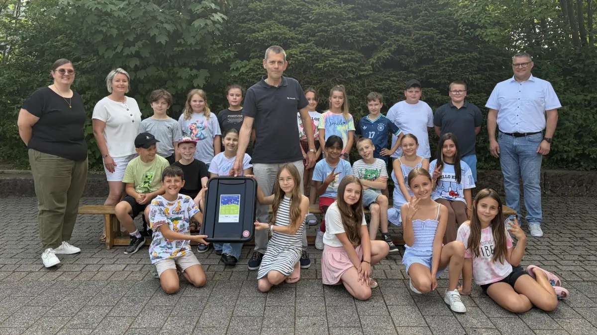 Die vierte Klasse der Malmenschule Rohrdorf mit der Lehrerin Melanie Gaiser-Edler gewinnt den Hauptgewinn des Lesespaß-Gewinnspiels des Schwarzwälder Boten.