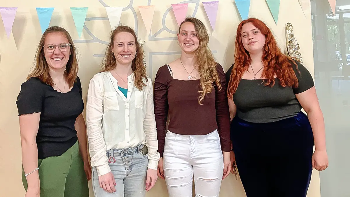 Die Ausbildung von Jugendlichen bei einem Grundkurs für Jugendleiter läuft gut (von links): Anna Butz, Jugendreferentin Anna Seemann, Marijam Graffy und Yasemin Durul.