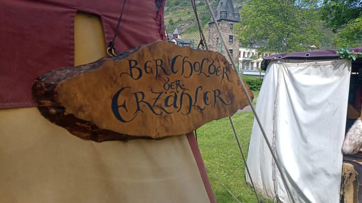 Das Zelt von Bergholder dem Erzähler - ihn kennt man auch von den Horber Ritterspielen