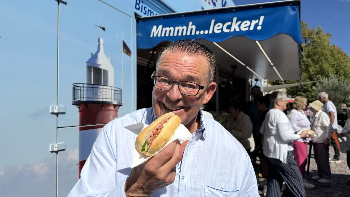 Fisch- und Krabbenbrötchen gehören dazu