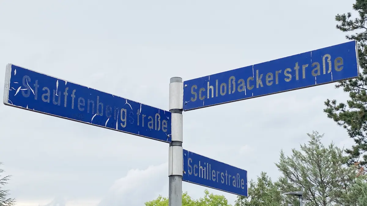 An der Ecke Schloßackerstraße/Schillerstraße/Stauffenbergstraße will die Unternehmensgruppe Fürst von Hohenzollern zwei Doppelhäuser bauen.