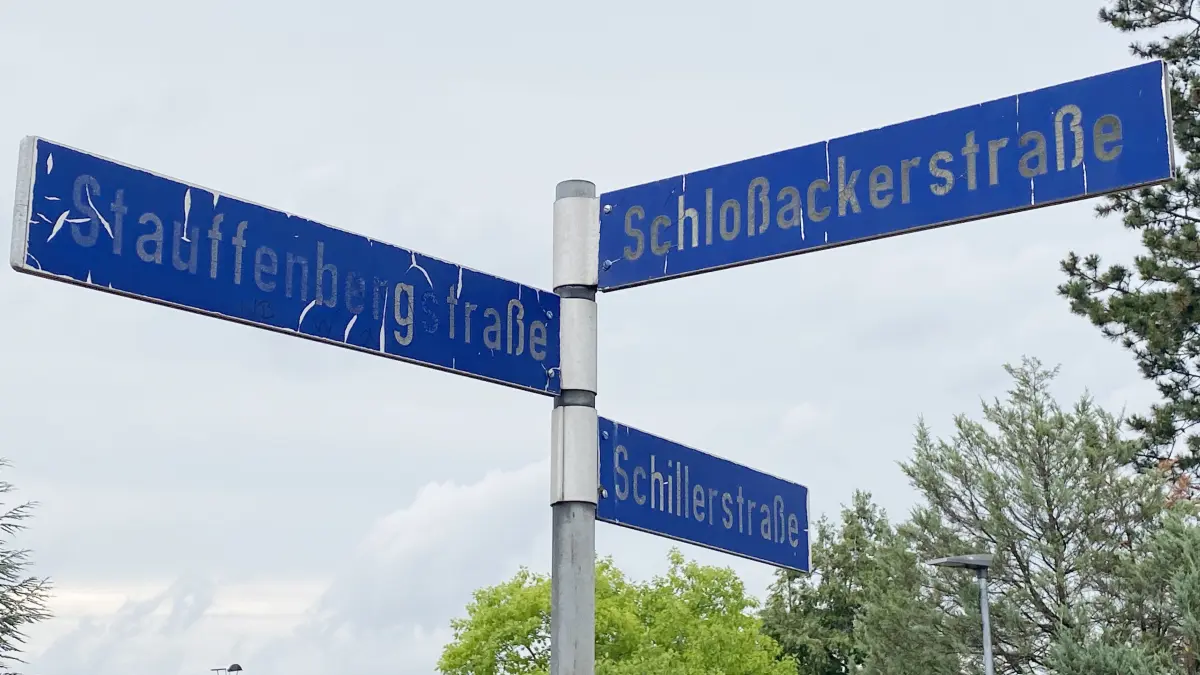An der Ecke Schloßackerstraße/Schillerstraße/Stauffenbergstraße will die Unternehmensgruppe Fürst von Hohenzollern zwei Doppelhäuser bauen.