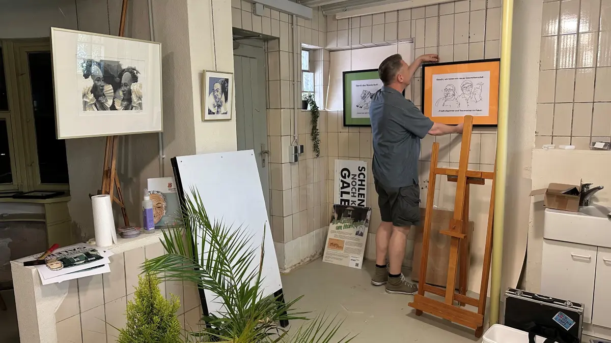 Hinter den historischen Mauern werkelt Jörg Schlenker aktuell noch fleißig, dass die Pop-Up-Galerie Wirklichkeit werden kann.