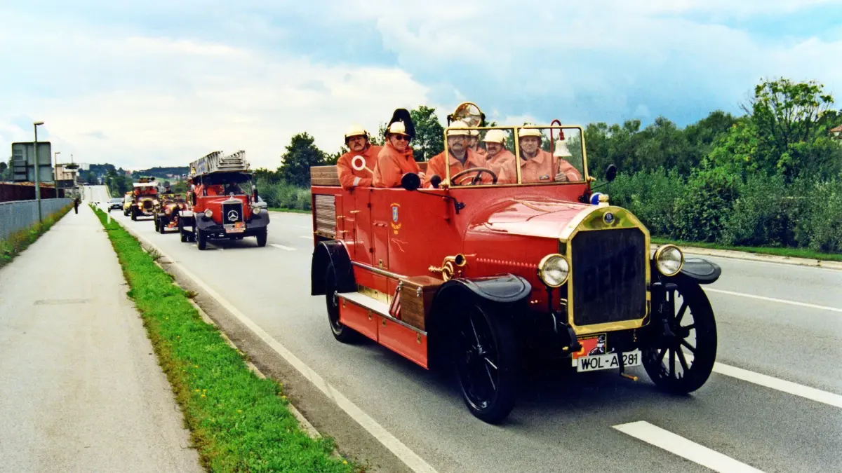 Zahlreiche Oldtimer werden am Samstag auf der Straße zu bestaunen sein.