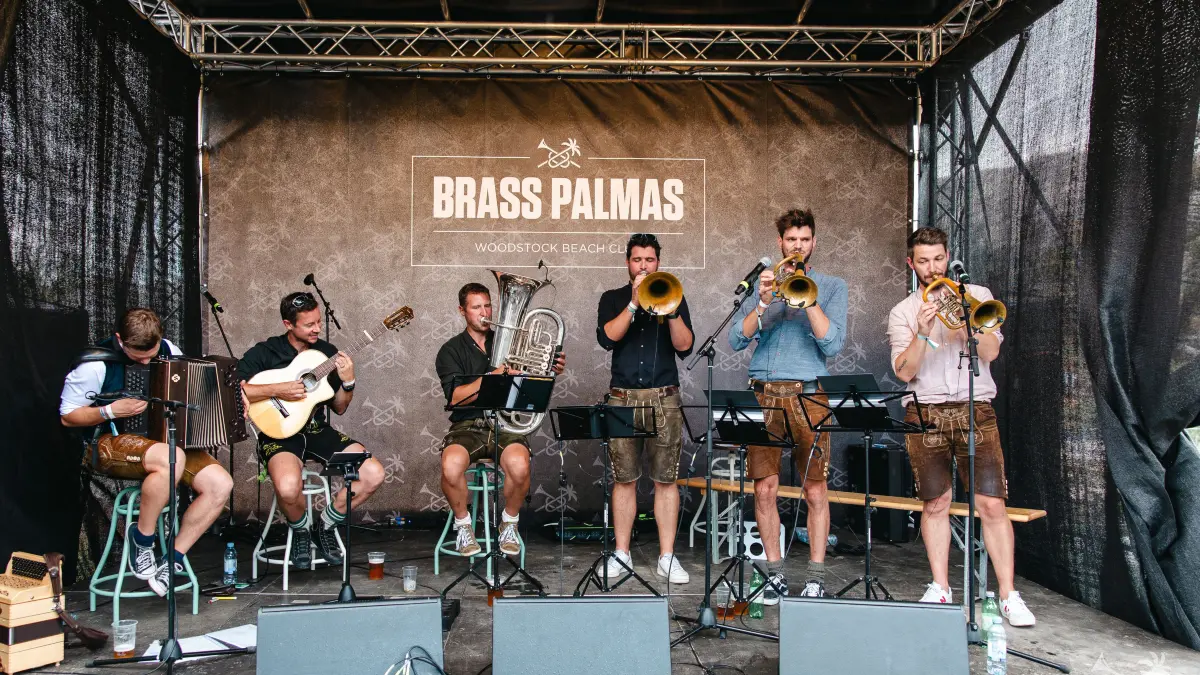 Die Jungs der Bradlberg Musig aus Österreich sorgen für Stimmung am Freitag, 17. Juli, in Brandenberg.