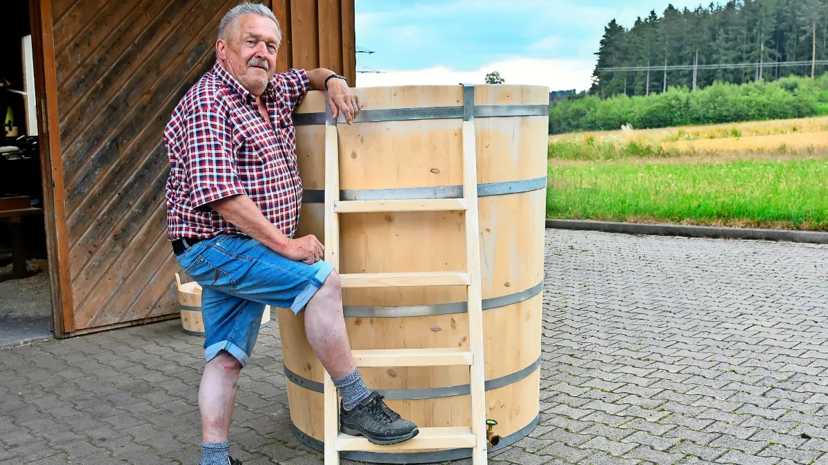 Josef Storz versteht etwas vom Handwerk des Küfers.