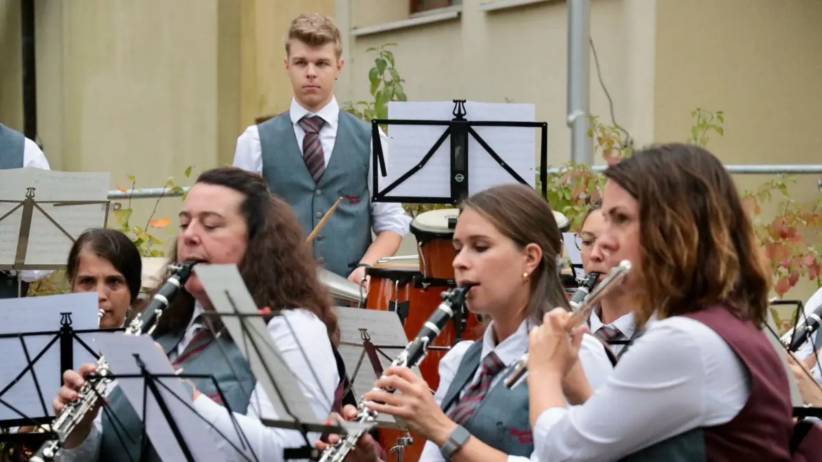Die Mitglieder des Musikvereins Wiechs eröffnen traditionell das Städtlifest.
