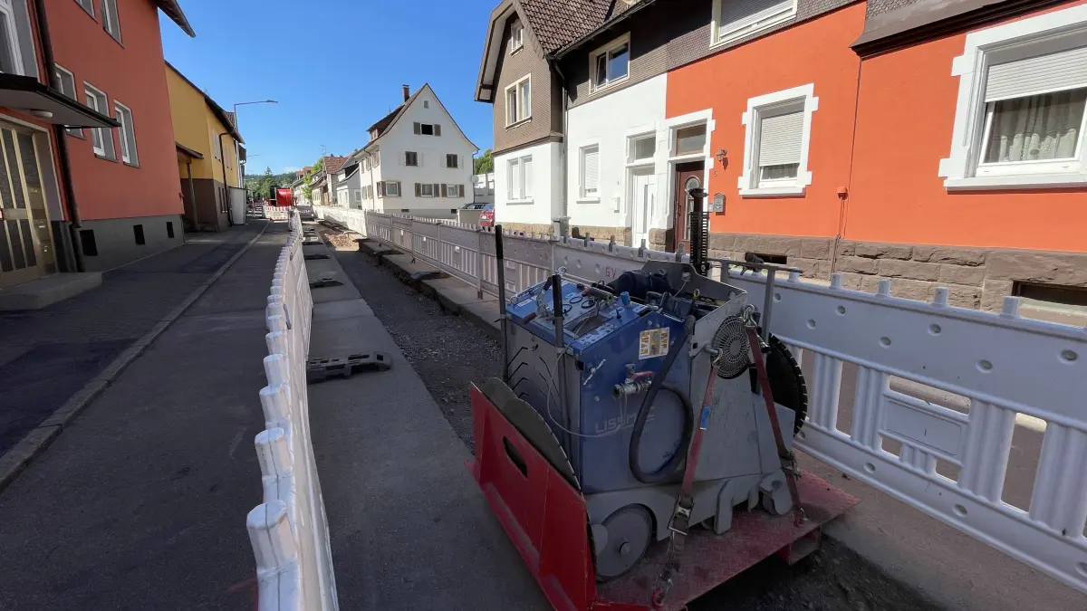 In der St. Georgener Talstraße behindert derzeit eine Baustelle den Verkehr. Die Stadtverwaltung informiert über die Hintergründe.