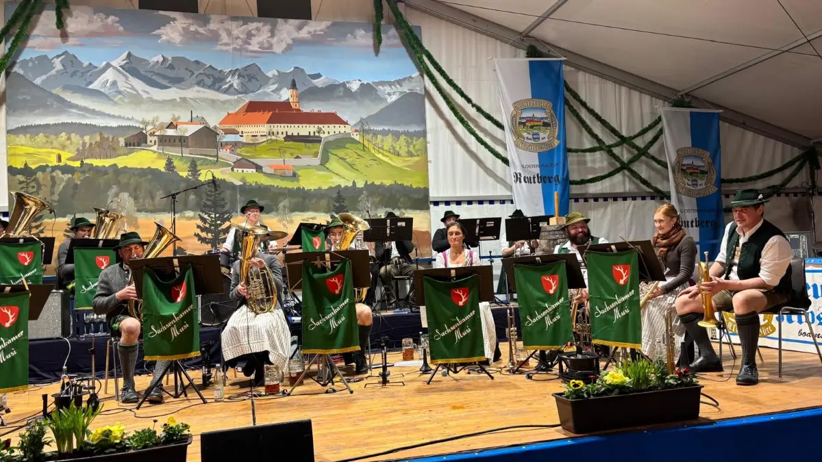 Für besondere Biergartenstimmung sorgt am morgigen Samstagabend die „Sachsenkamer Musi“ aus dem Bad Tölzer Land.