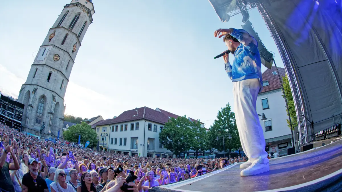 calum Scott auf der Bühne