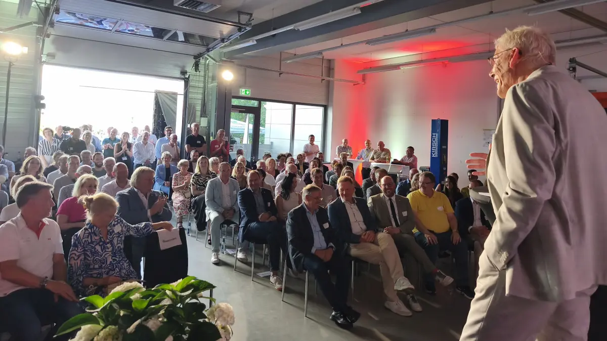 Landrat Helmut Riegger hat den Unternehmern im Landkreis Calw beim Unternehmertag auf dem Areal der Firma SFS in Althengstett seine größtmögliche Unterstützung zugesagt.