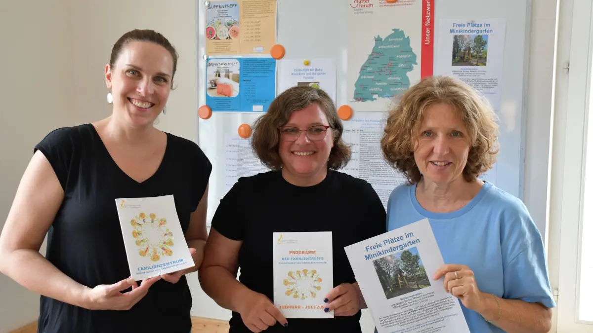 Jennifer Neuschütz (von linsk), Karen Maiwald und Birgitt Kiefer vom Familienzentrum Rheinfelden beim Pressegespräch in den Räumlichkeiten des Familienzentrums in Wyhlen.