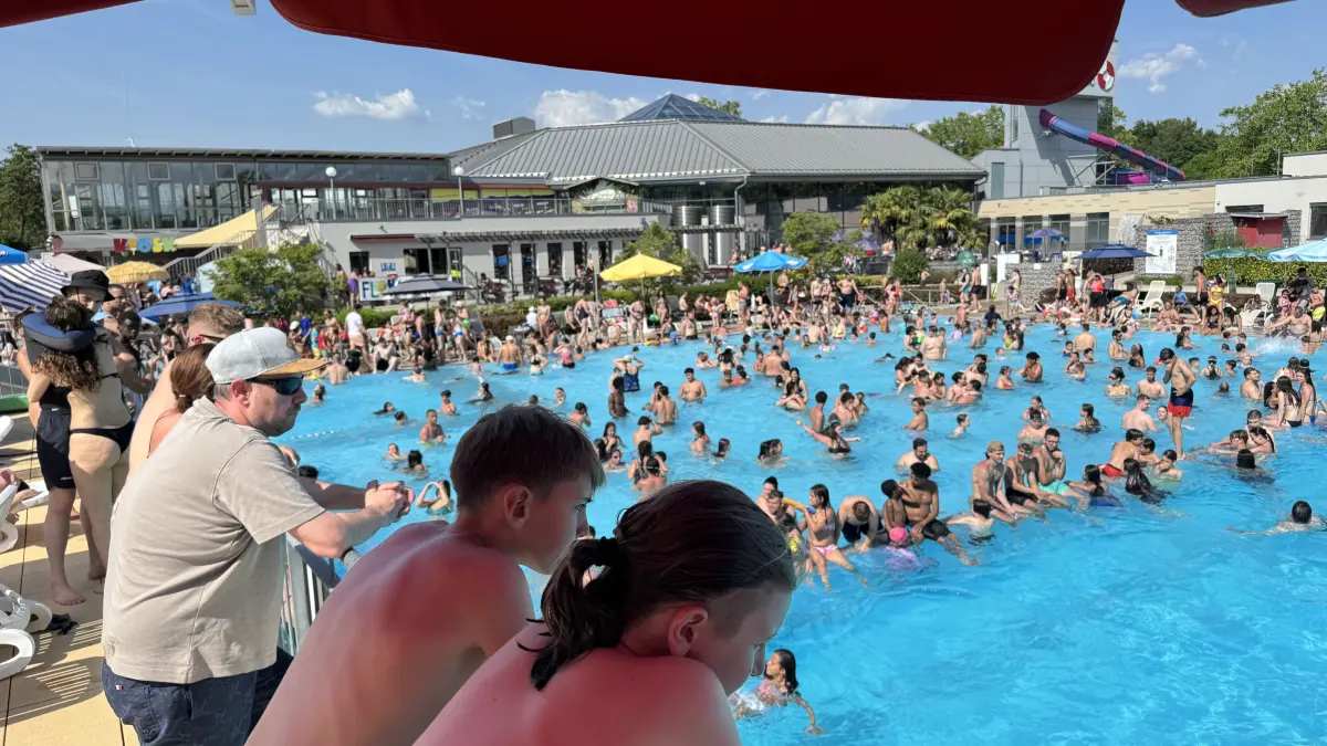 Seit dem bestens besuchten Fest zum Saisonstart reißt der Strom der Besucher im laguna-Freibad in Weil am Rhein nicht ab.