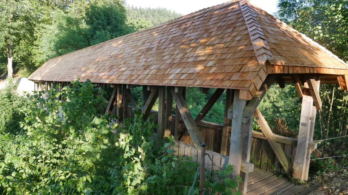 Schlossbergbrücke mit neuen Dachschindeln