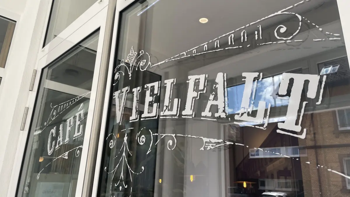 Die Türen des Café Vielfalt im Bürgerzentrum Rotwer Löwen in St. Georgen stehen allen offen.
