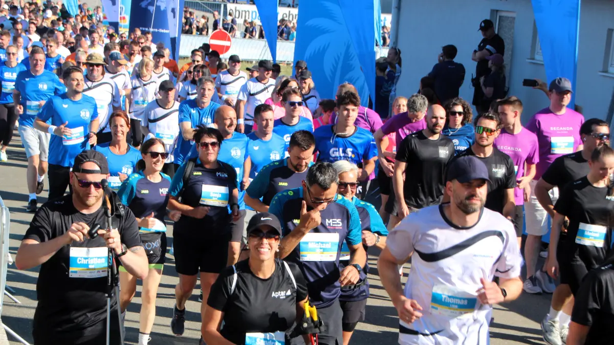 Neuer Rekord beim Firmenlauf: 3500 Teilnehmer gingen in Schwenningen an den Start.