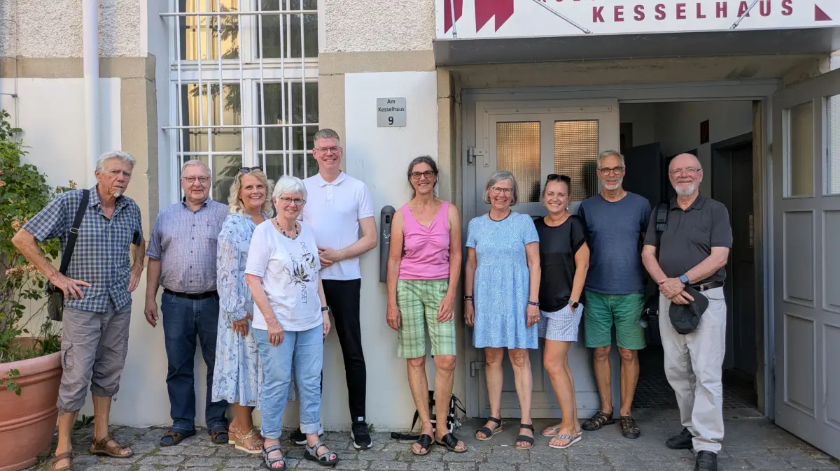 Der neugewählte Vorstand des Kesselhaus-Vereins (von links): Helmut Bleier, Günter Hosenfeld, Carolin Lefferts, Veronika von Oeynhausen, Kulturamtsleiter Peter Spörrer, Antje Lauber, Eveline Günther-Thietke, Elisa Tanneberg-Passlick, Tommi Monske und Tonio Paßlick.