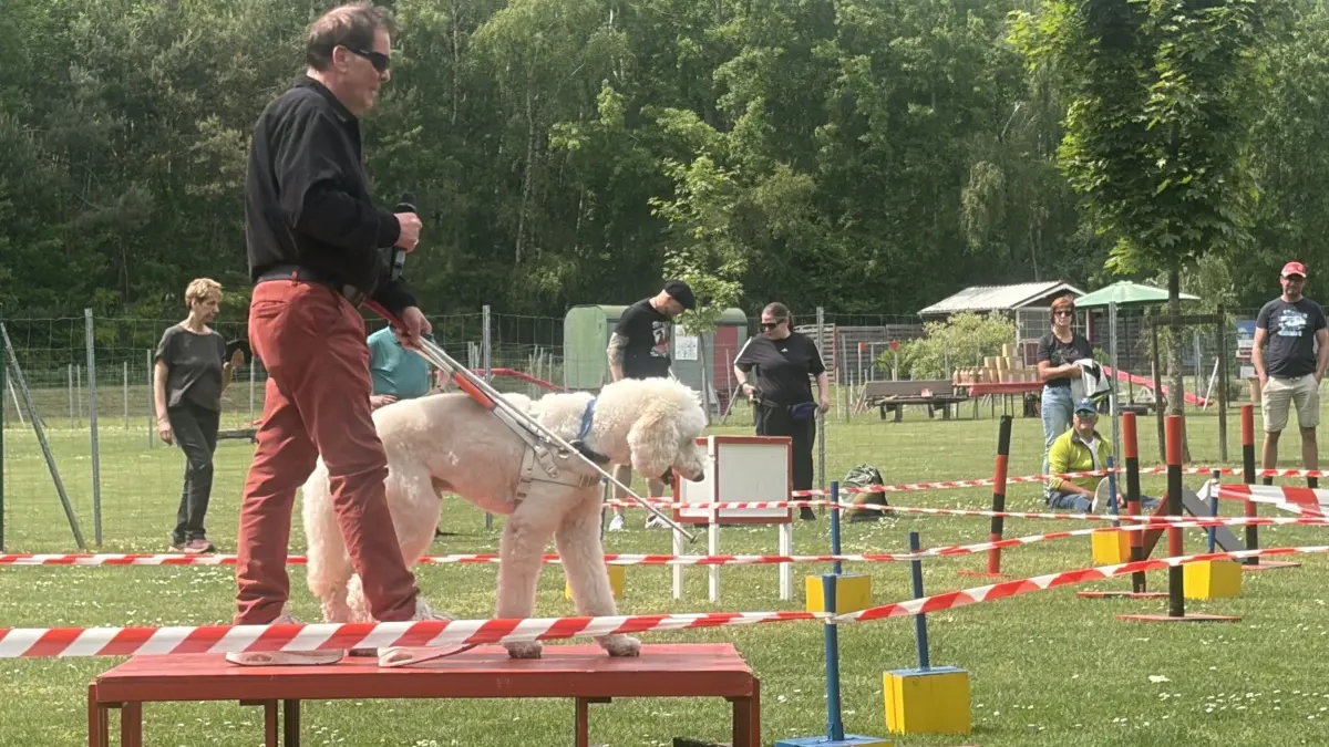 Kurt Brei mit dem Hund Lando
