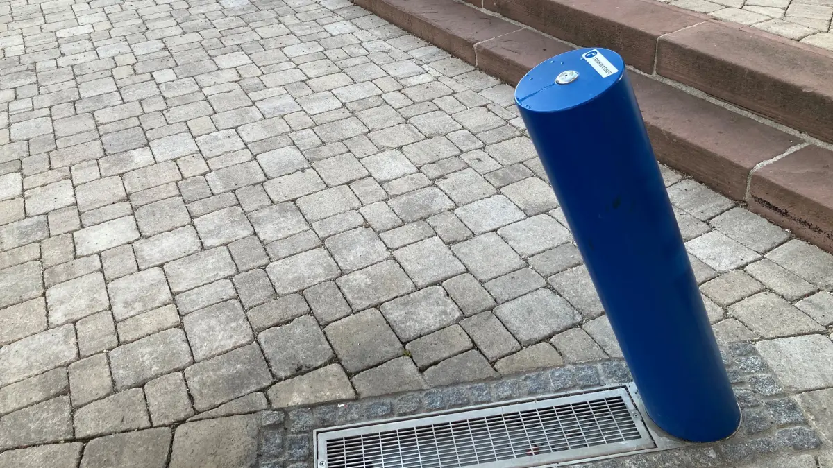 Bild aus Calw muss man noch machen - hier ein Bild aus Stammheim: Vor der Stammheimer Ortsverwaltung gibt es kostenloses Trinkwasser.