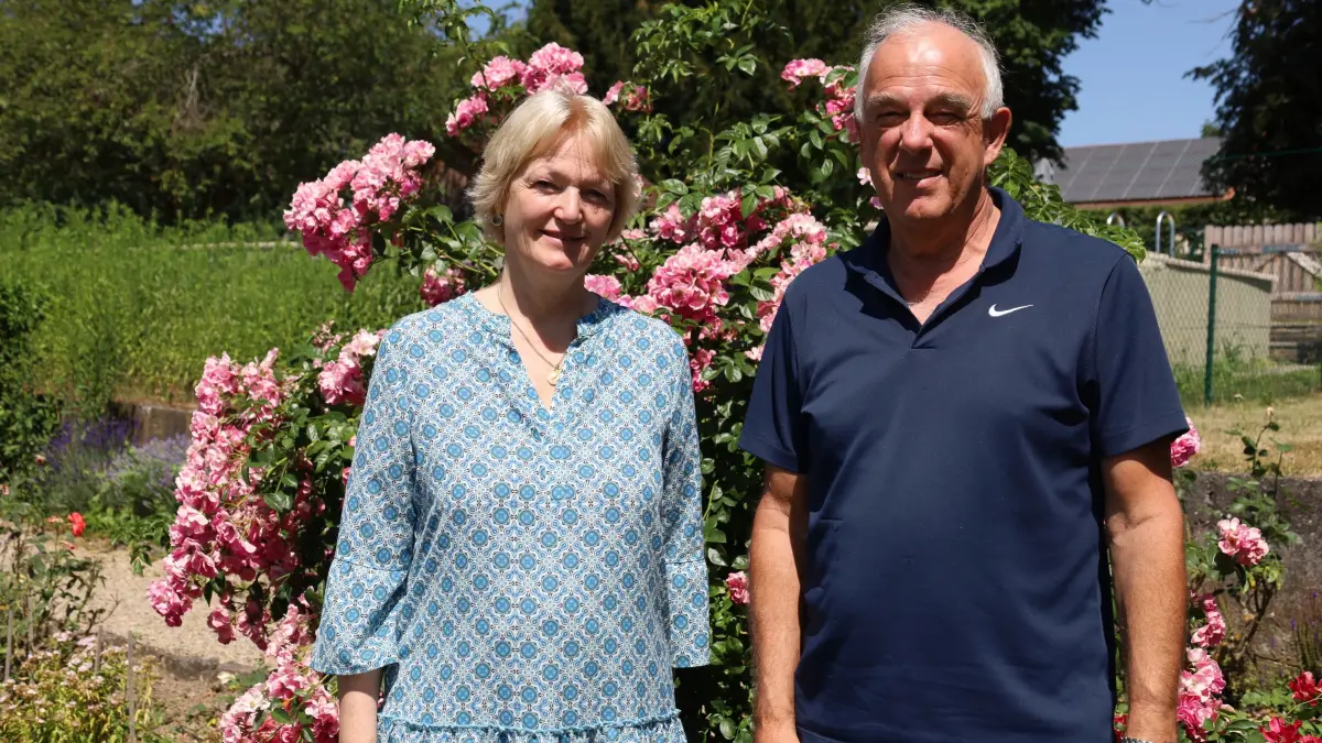 Agnes Freifrau von Ow-Wachendorf und Thomas Seifer laden zum Benefizkonzert des Vokalensembles Canta Rosa ein. Der Erlös geht an den Verein Raindrops for Nigeria.