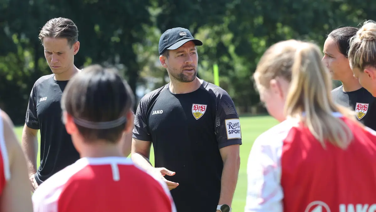 Training VfB Stuttgart Frauen: BAU // Stuttgart , Fußball Training VfB Stuttgart Frauen , Trainer Nico Schneck