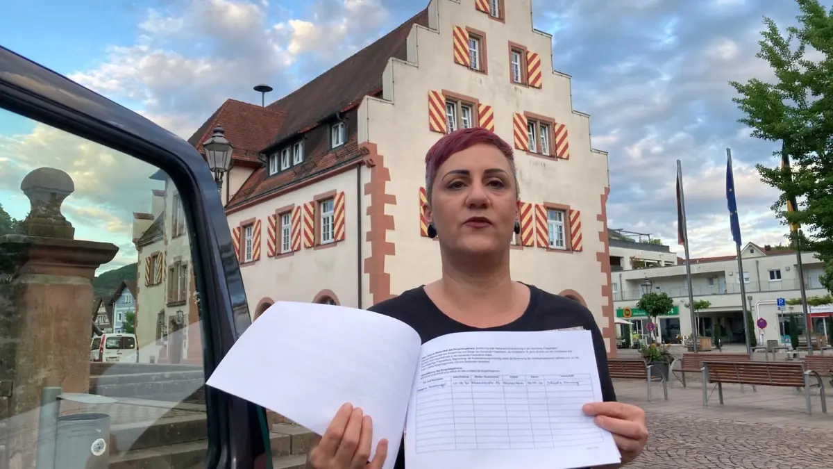 700 Befürworter einer Katzenschutzverordnung für die Gemeinde Friesenheim hatte Desiree Henninger bereits gesammelt – die Liste ist aber ungültig, da die Geburtsdaten der Unterzeichner fehlen. Jetzt wird die Tierschützerin mit einer neuen Liste unterwegs sein.