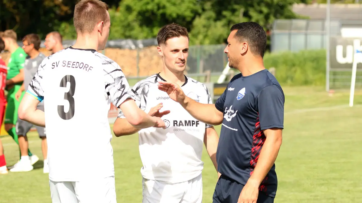 Seedorfs Trainer Emanuele Ingrao (rechts) freut sich auf die Vorbereitung und die neue Saison.